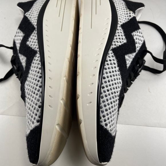 Stuart Weitzman black & white Hartley knit sneakers in box 7b - Picture 9 of 12